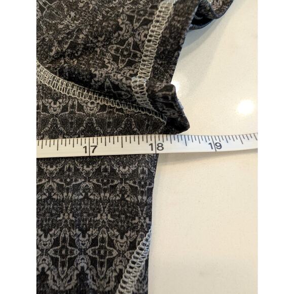 St. John’s Bay Petite Quick-Dri Active T-Shirt Gray Short Sleeve Workout PS - Picture 4 of 5